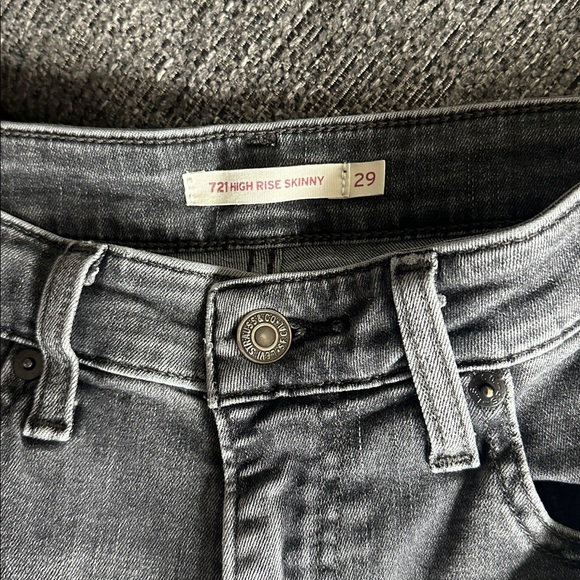 Levi’s - Picture 2 of 5